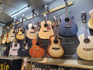 V Guitar Shop Đàn Uy Tín Chất Lượng